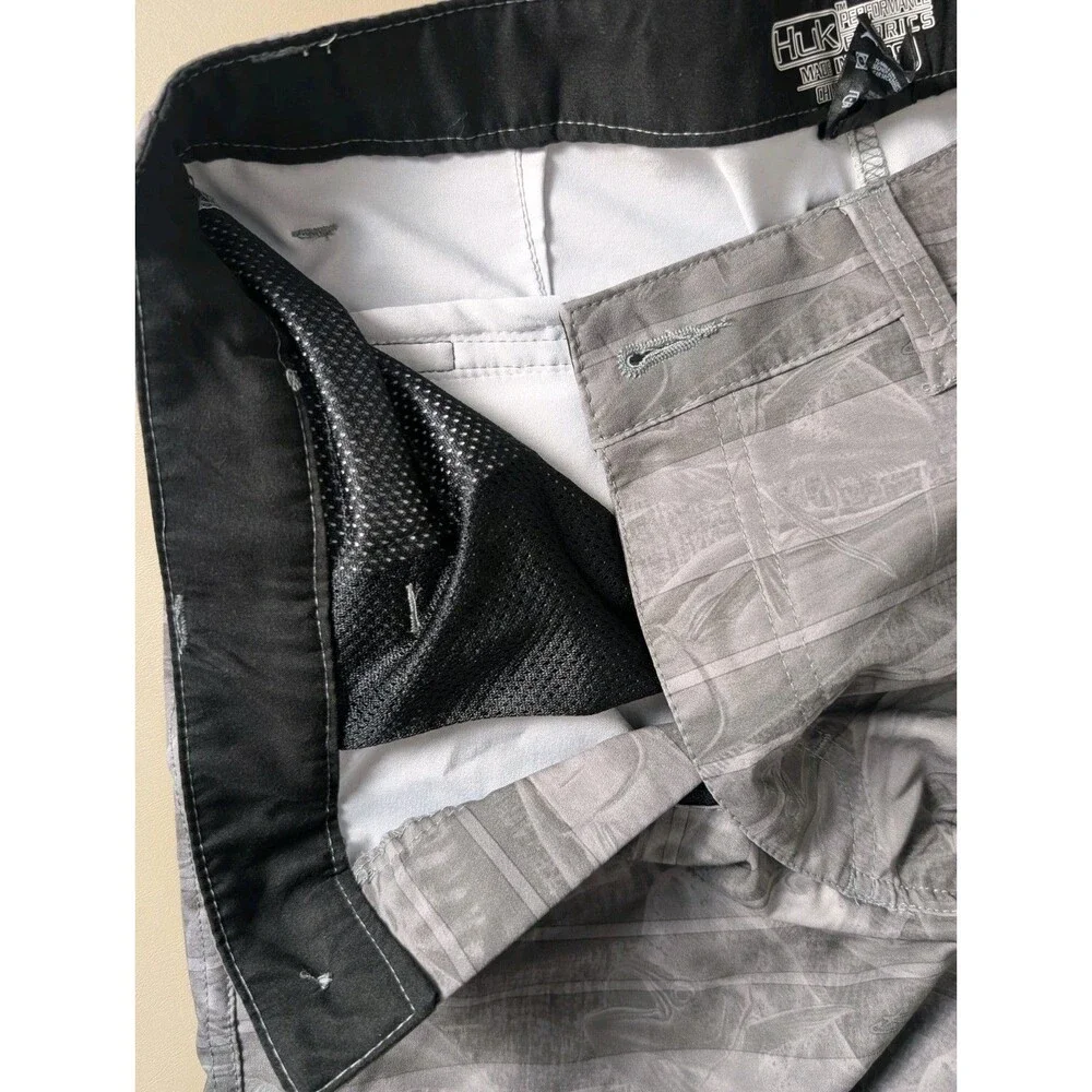Huk Performance Fishing Shorts Men's 28 Gray Graphic Fish Print Hybrid Board - Picture 13 of 14